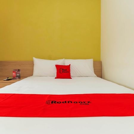 Reddoorz Plus @ Slamet Riyadi Surakarta  Exterior photo