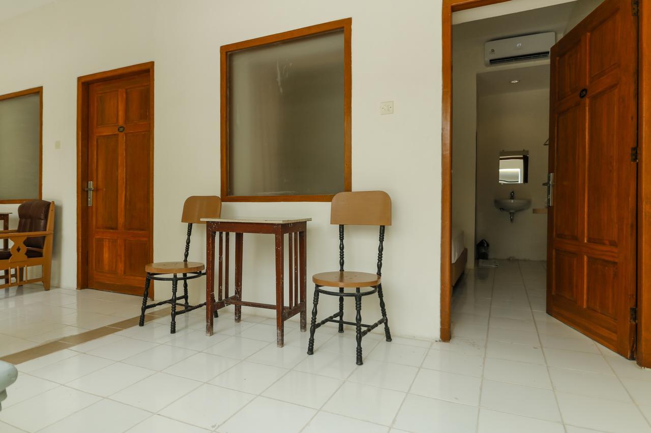 Reddoorz Plus @ Slamet Riyadi Surakarta  Exterior photo
